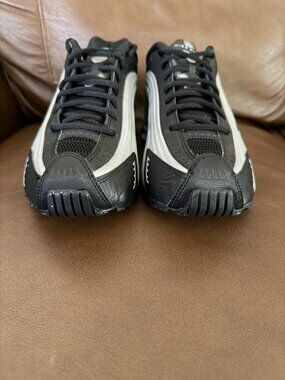 ✨ Nike Shox R4 Black/Silver Sneakers – Men’s Size 9 ✨